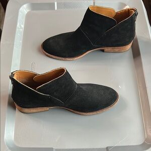 Kork-Ease Ryder Black Suede Ankle Boot w/ back zipper sz 8